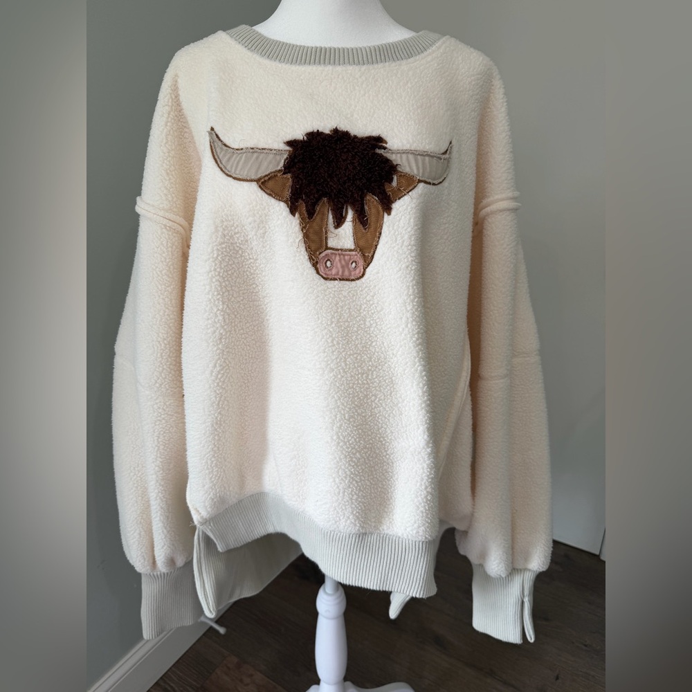 Tricia Fix Farm Friend Sweater Womens XL White Fleece Highland Cow Pullover USA